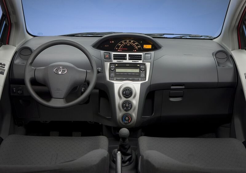 Toyota Yaris (2005-12) (22)