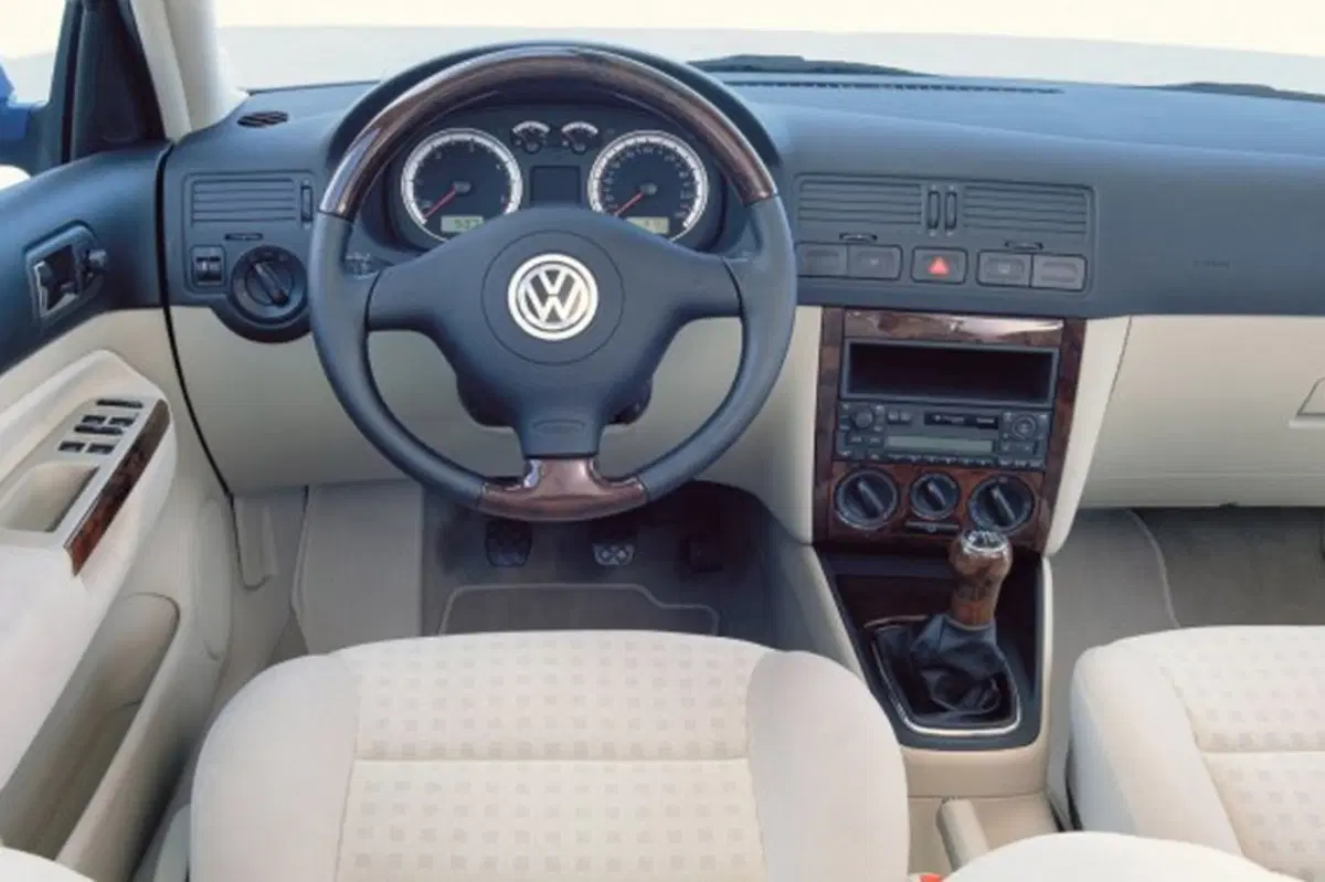 Volkswagen Bora (1999-06) (6)