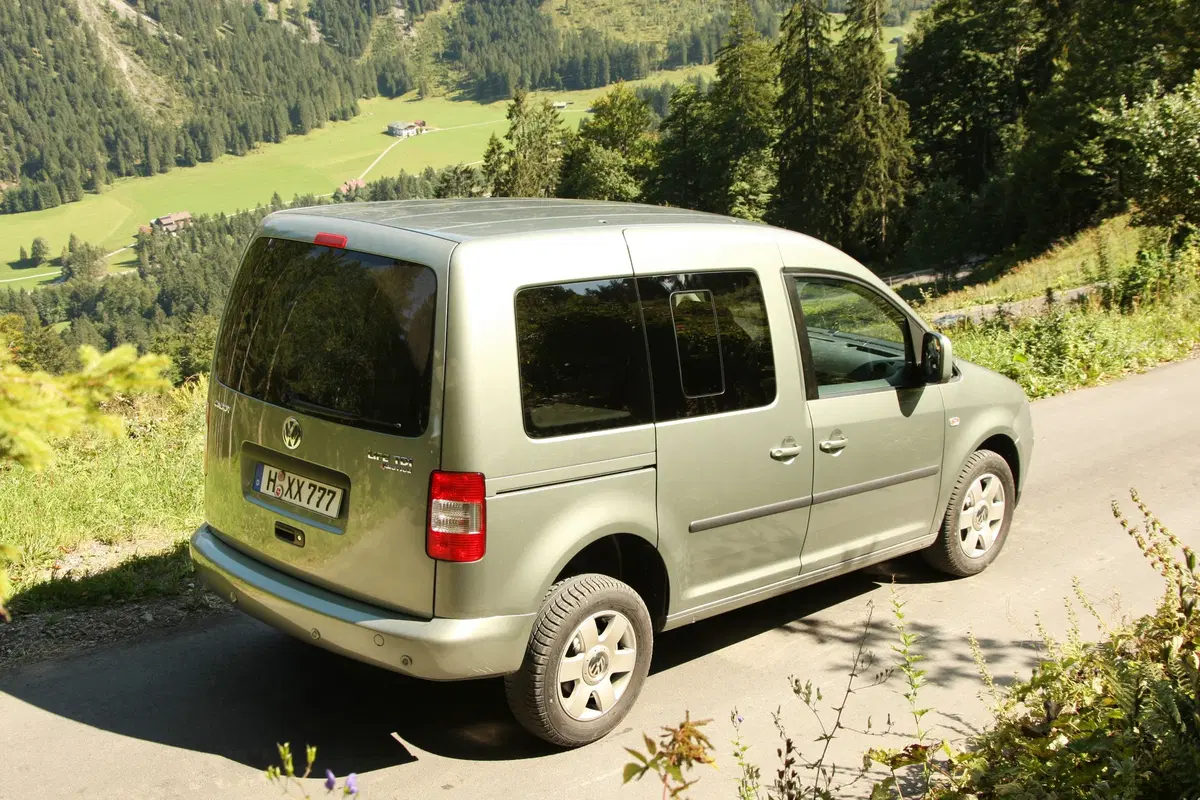 Volkswagen Caddy 1.6 TDI 102 CV DSG 5p. Highline BlueMotion Technology (18)