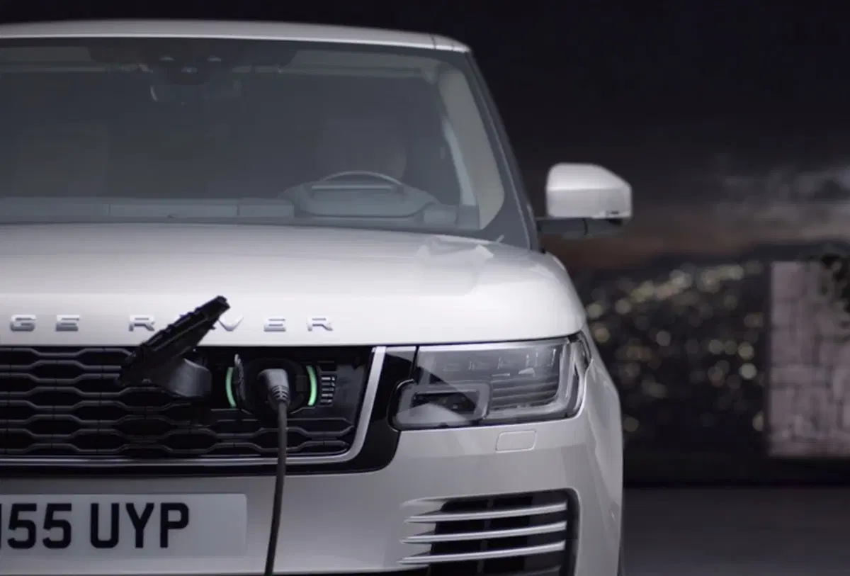 Range Rover: arriva la ibrida plug-in P400e 
