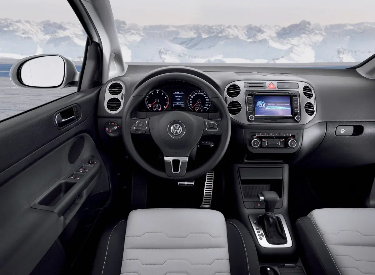 Volkswagen Golf 2.0 TSI 3p. GTI (6)