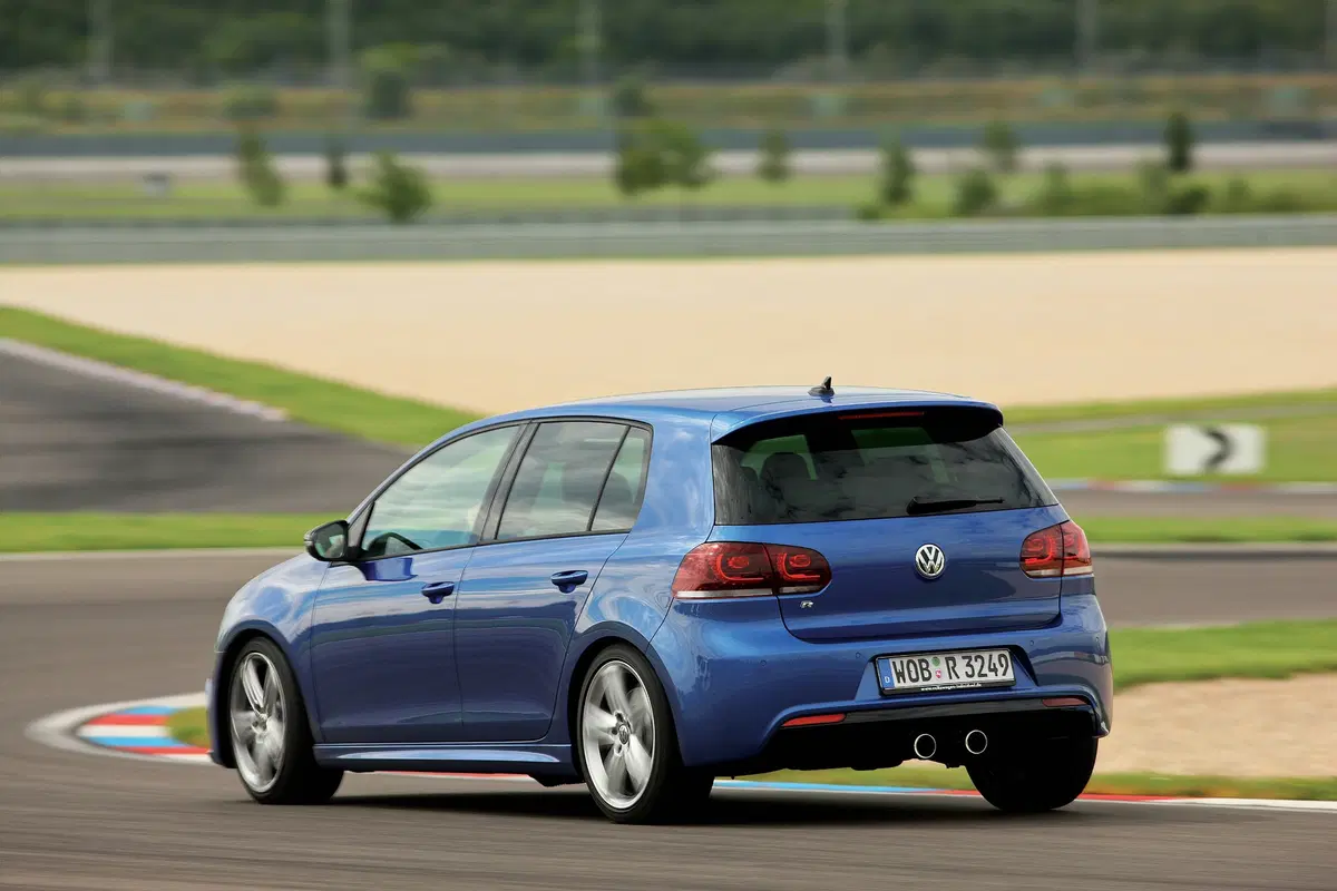 Volkswagen Golf 2.0 TSI 3p. GTI (5)