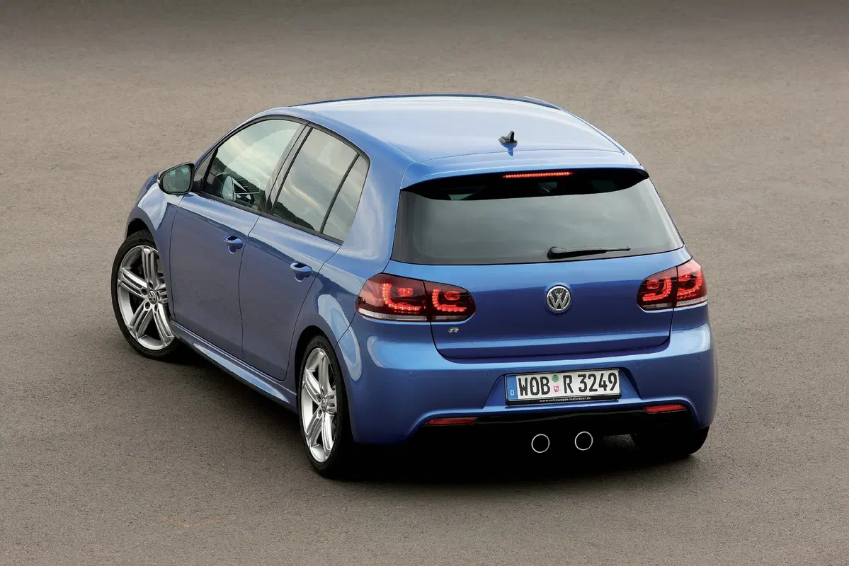 Volkswagen Golf 2.0 TSI 3p. GTI (18)