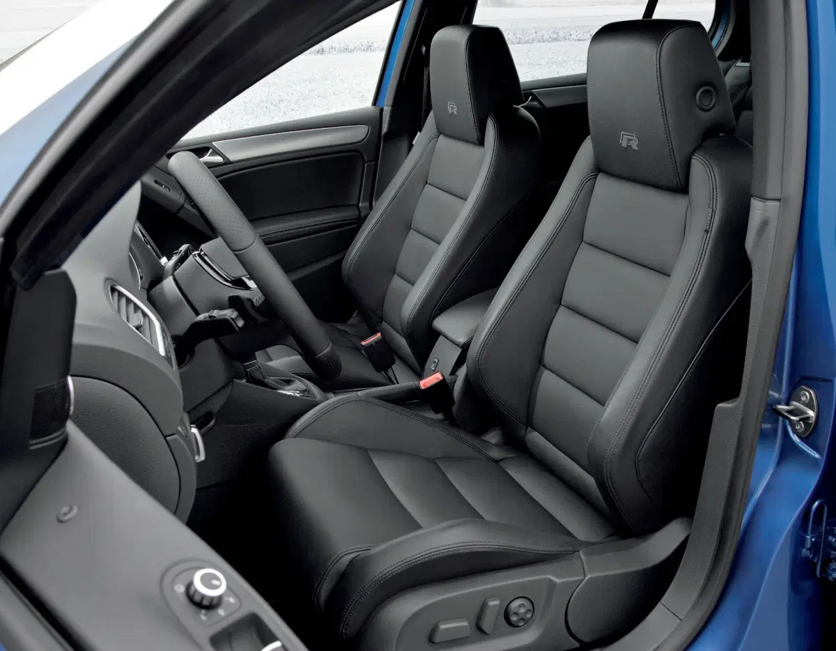 Volkswagen Golf 2.0 TSI 3p. GTI (22)