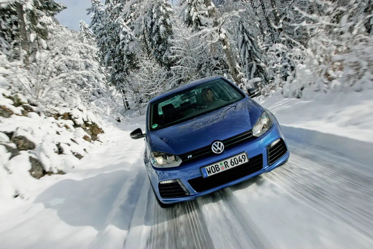 Volkswagen Golf 2.0 TSI 3p. GTI (26)