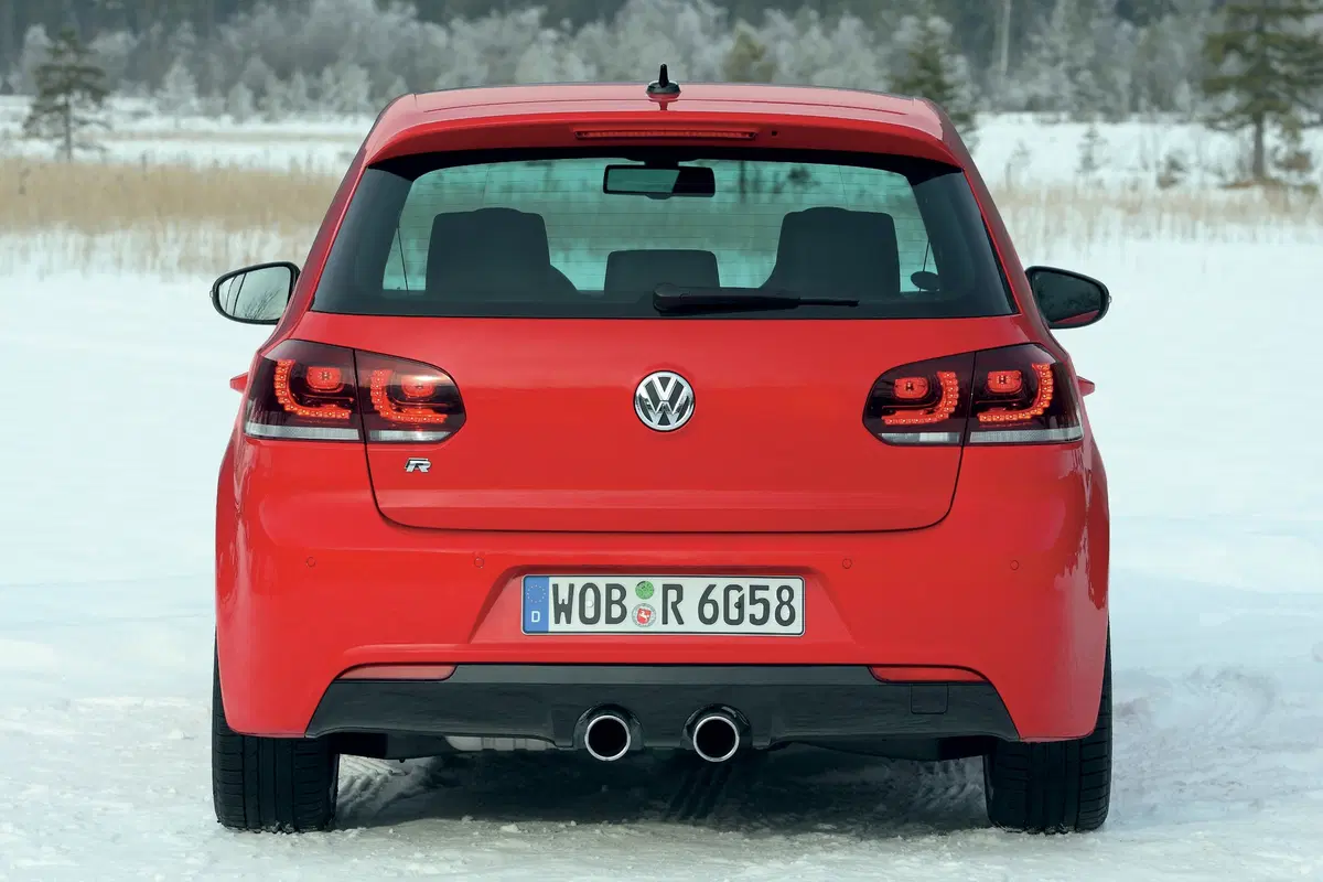 Volkswagen Golf 2.0 TSI 3p. GTI (27)
