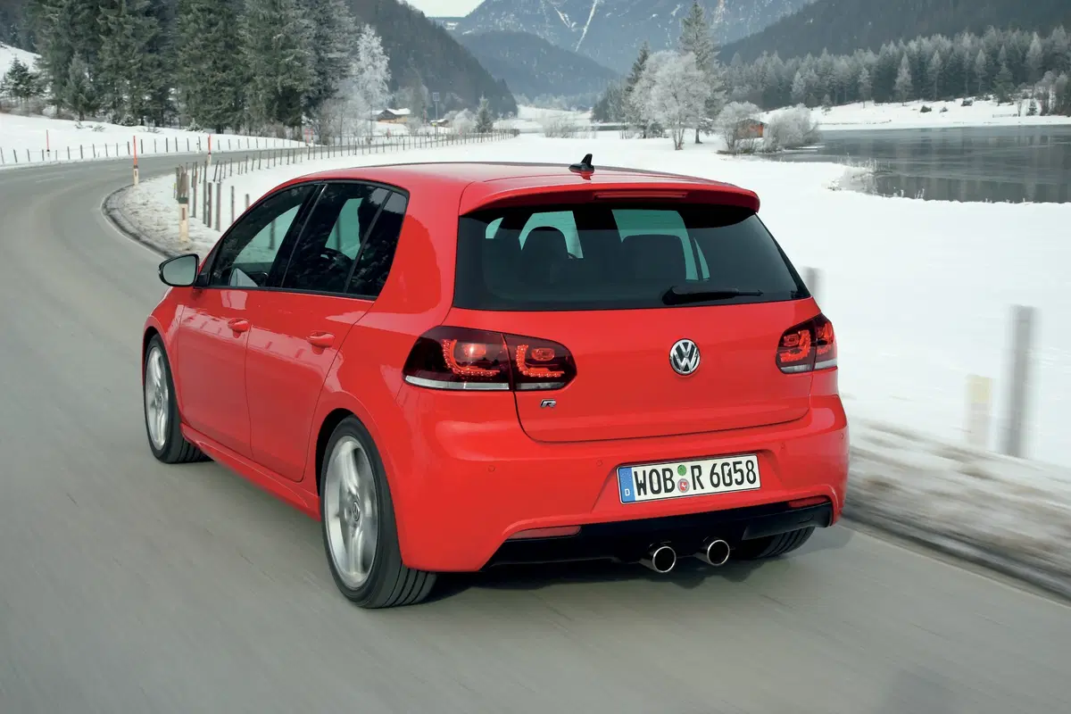 Volkswagen Golf 2.0 TSI 3p. GTI (29)
