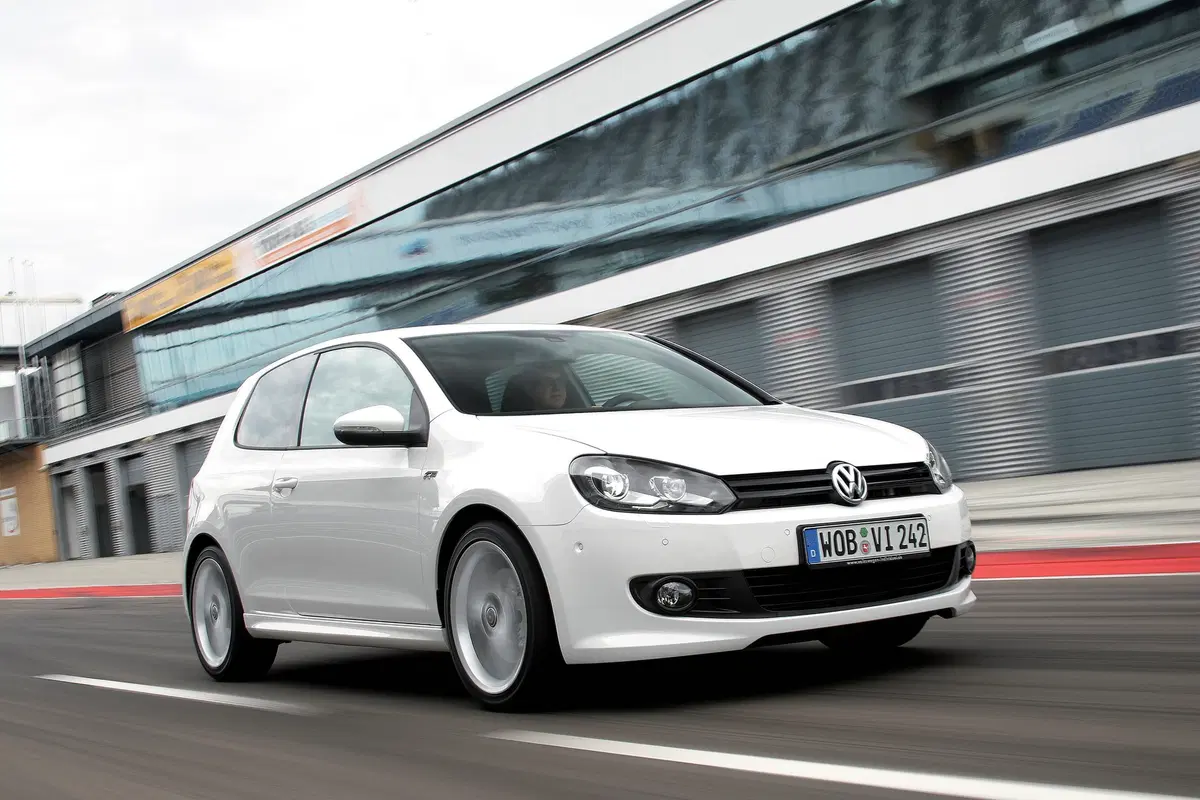 Volkswagen Golf 2.0 TSI 3p. GTI (32)