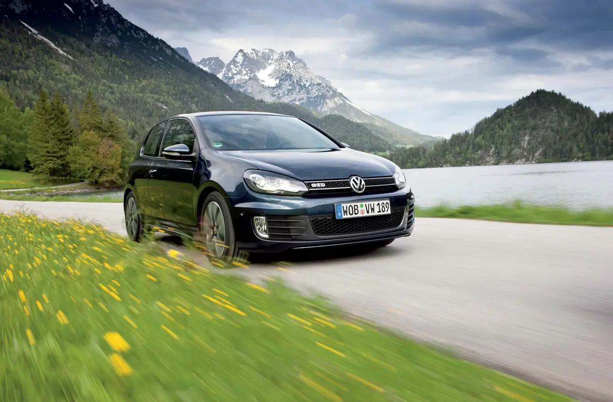 Volkswagen Golf 2.0 TSI 3p. GTI (36)