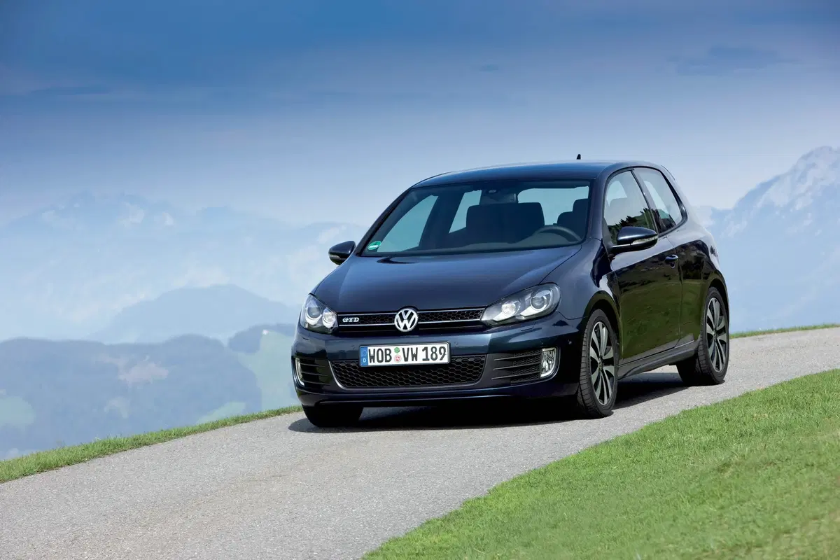 Volkswagen Golf 2.0 TSI 3p. GTI (38)