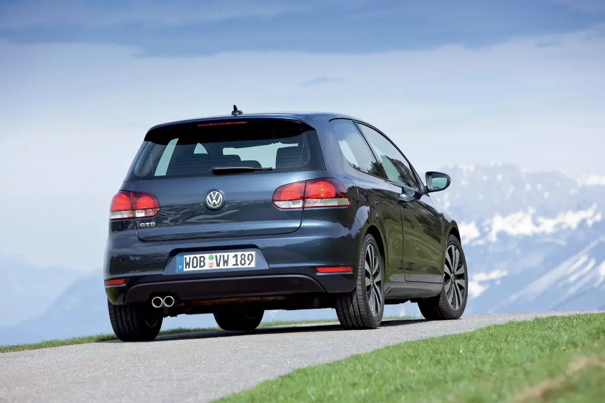 Volkswagen Golf 2.0 TSI 3p. GTI (39)