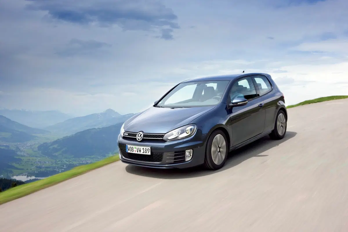 Volkswagen Golf 2.0 TSI 3p. GTI (40)
