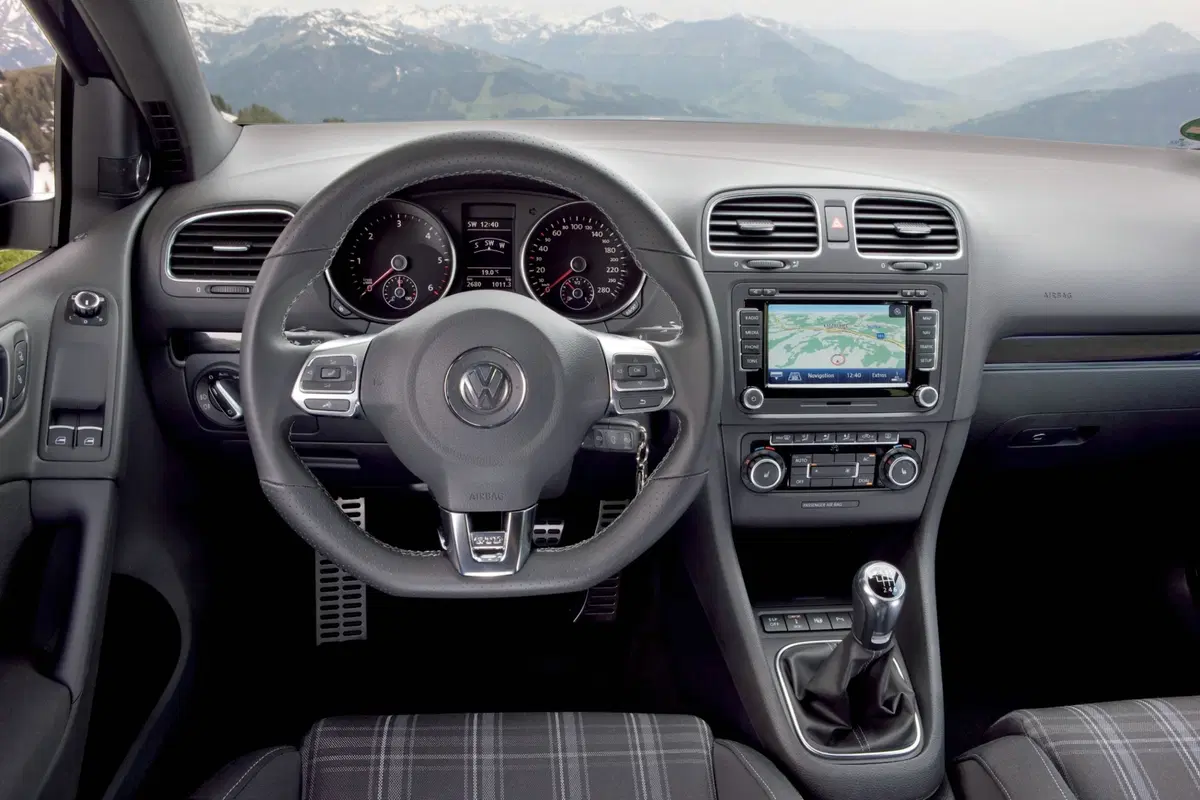 Volkswagen Golf 2.0 TSI 3p. GTI (41)