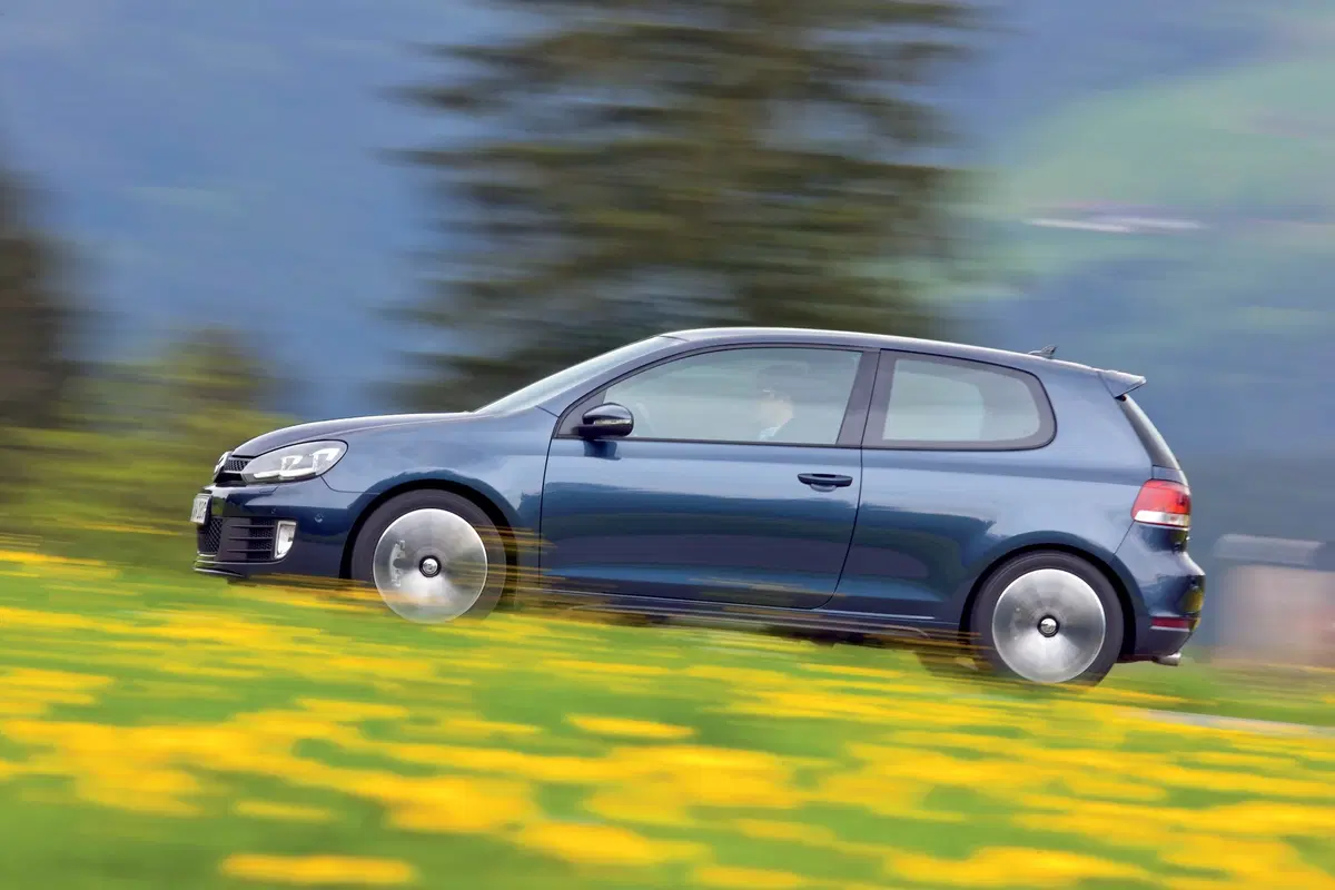 Volkswagen Golf 2.0 TSI 3p. GTI (43)
