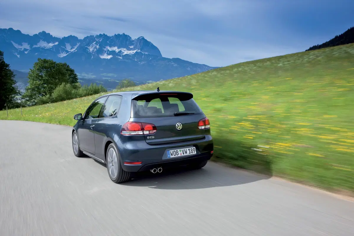Volkswagen Golf 2.0 TSI 3p. GTI (46)