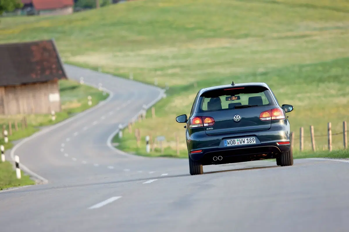 Volkswagen Golf 2.0 TSI 3p. GTI (49)