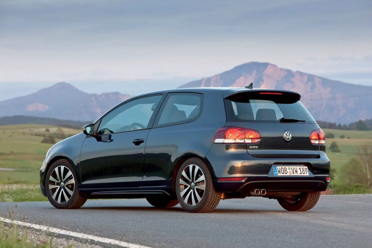 Volkswagen Golf 2.0 TSI 3p. GTI (52)