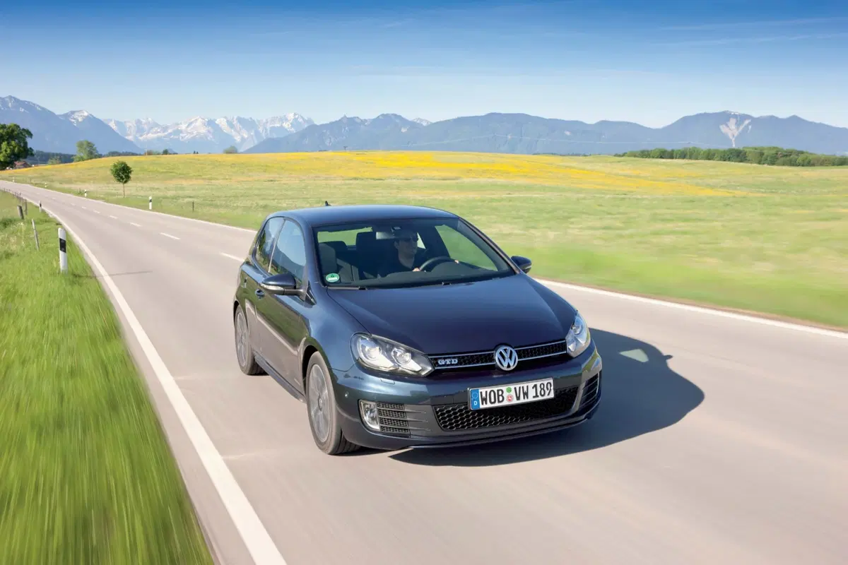 Volkswagen Golf 2.0 TSI 3p. GTI (54)