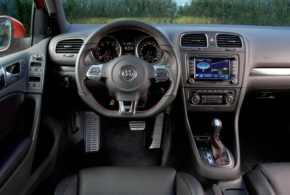Volkswagen Golf 2.0 TSI 3p. GTI (57)