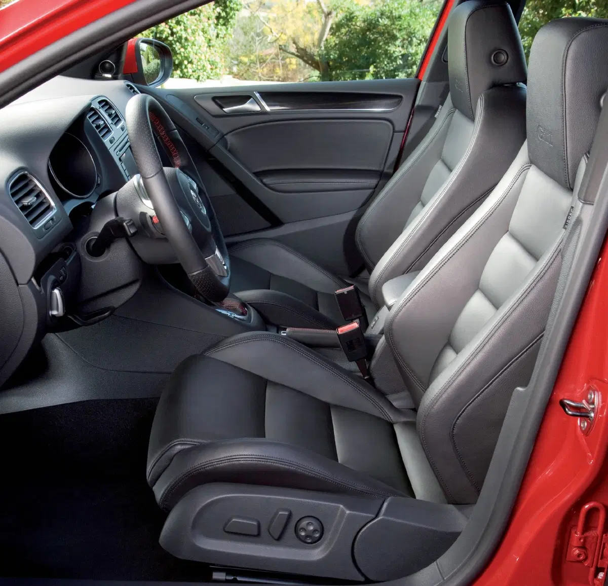 Volkswagen Golf 2.0 TSI 3p. GTI (61)