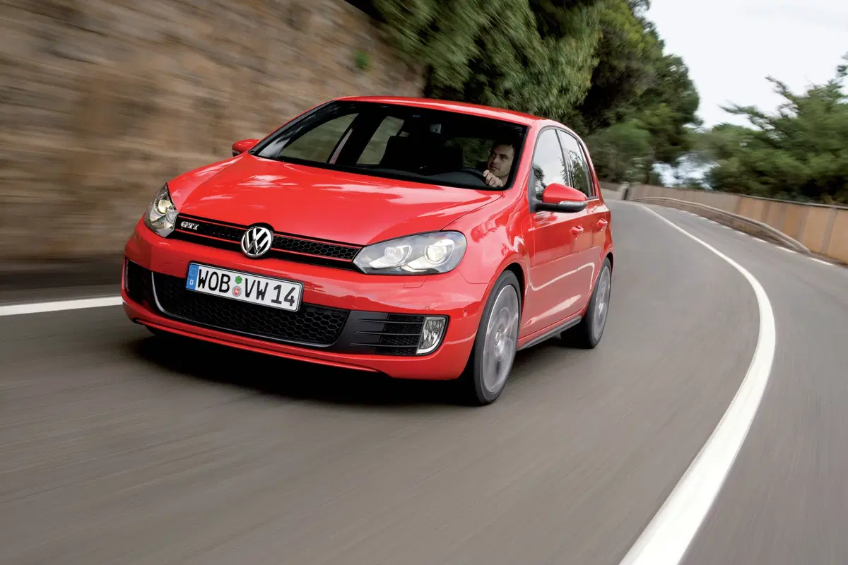 Volkswagen Golf 2.0 TSI 3p. GTI (63)