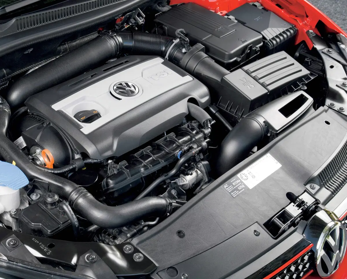 Volkswagen Golf 2.0 TSI 3p. GTI (70)