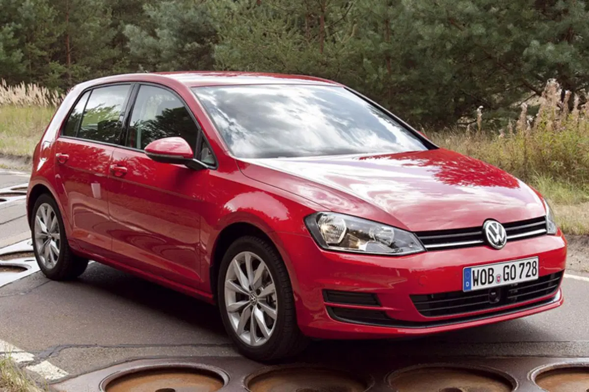 Volkswagen Golf 1.2 TSI 105 CV 3p. Trendline BlueMotion Technology (10)