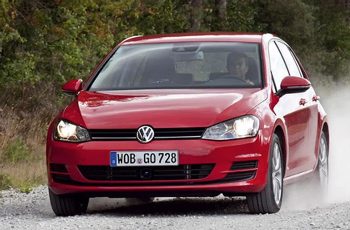 Volkswagen Golf 1.2 TSI 105 CV 3p. Trendline BlueMotion Technology (11)