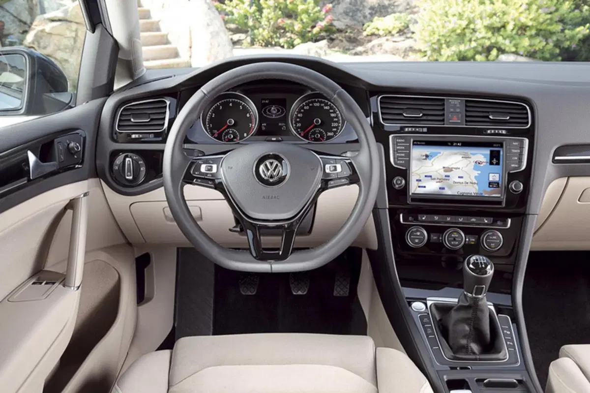 Volkswagen Golf 1.2 TSI 105 CV 3p. Trendline BlueMotion Technology (12)