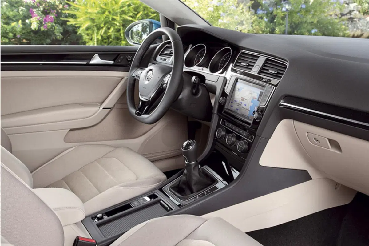 Volkswagen Golf 1.2 TSI 105 CV 3p. Trendline BlueMotion Technology (13)