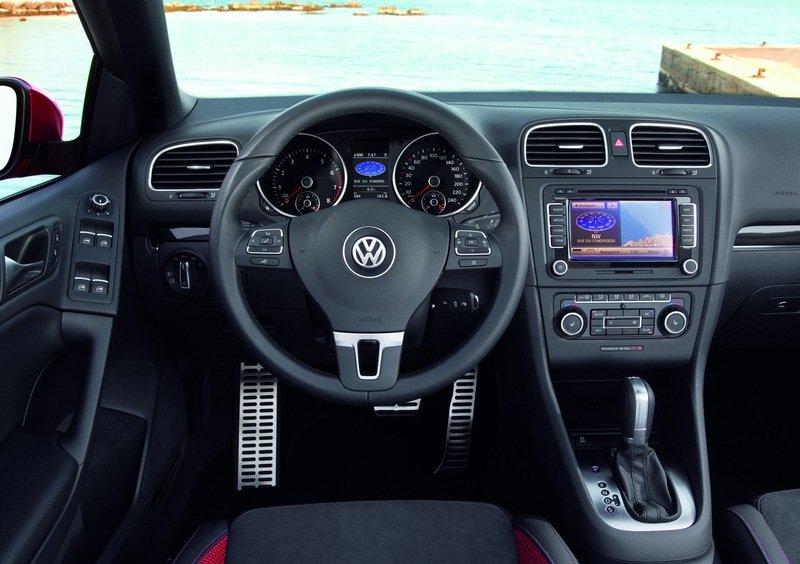 Volkswagen Golf Cabrio (2011-14) (27)