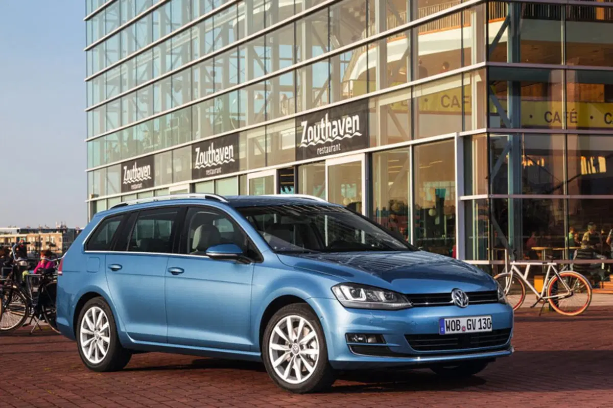 Volkswagen Golf Variant 1.6 TDI 105 CV DSG Comfortline BlueMotion Tech. (11)