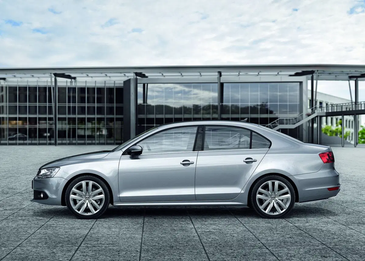 Volkswagen Jetta (2011-12) (9)