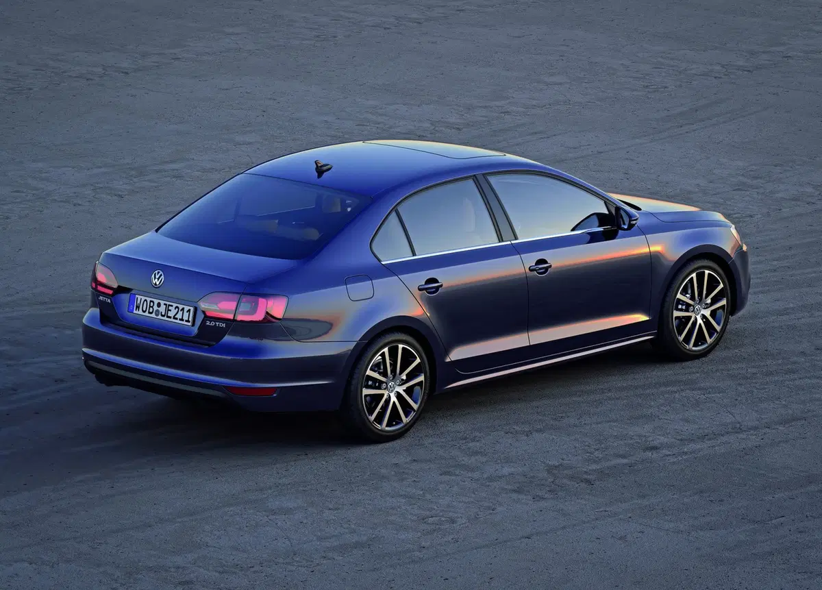 Volkswagen Jetta (2011-12) (4)