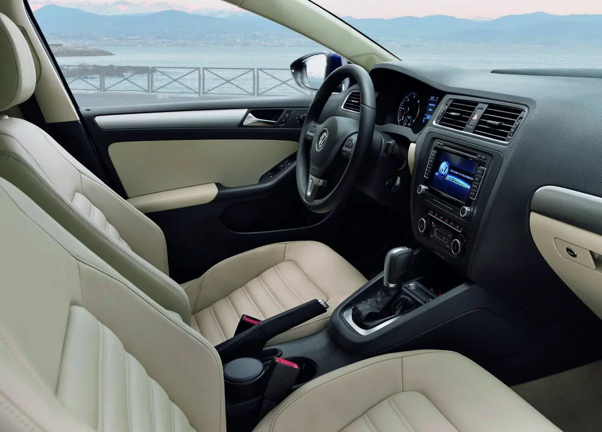 Volkswagen Jetta (2011-12) (17)