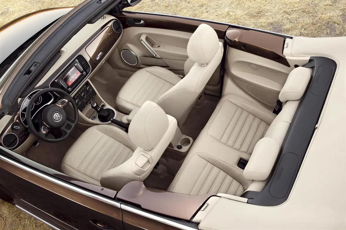 Volkswagen Maggiolino Cabrio (2012-19) (13)