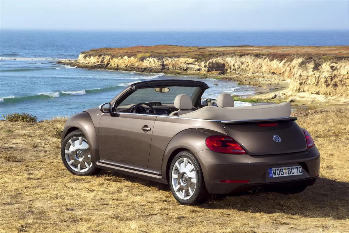 Volkswagen Maggiolino Cabrio (2012-19) (9)
