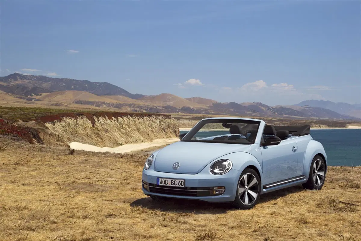 Volkswagen Maggiolino Cabrio (2012-19) (8)