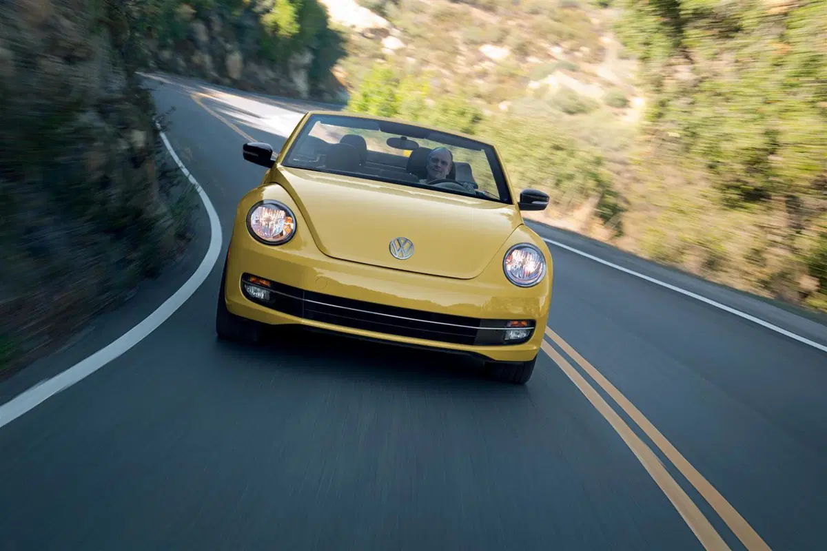 Volkswagen Maggiolino Cabrio (2012-19) (3)
