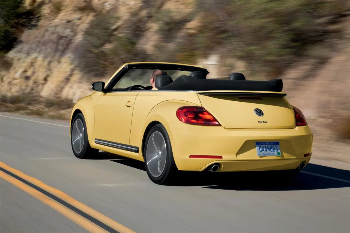 Volkswagen Maggiolino Cabrio (2012-19) (4)
