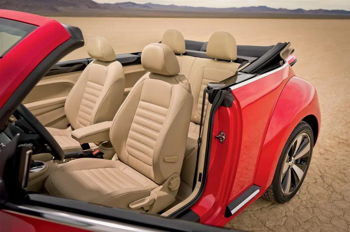Volkswagen Maggiolino Cabrio (2012-19) (15)