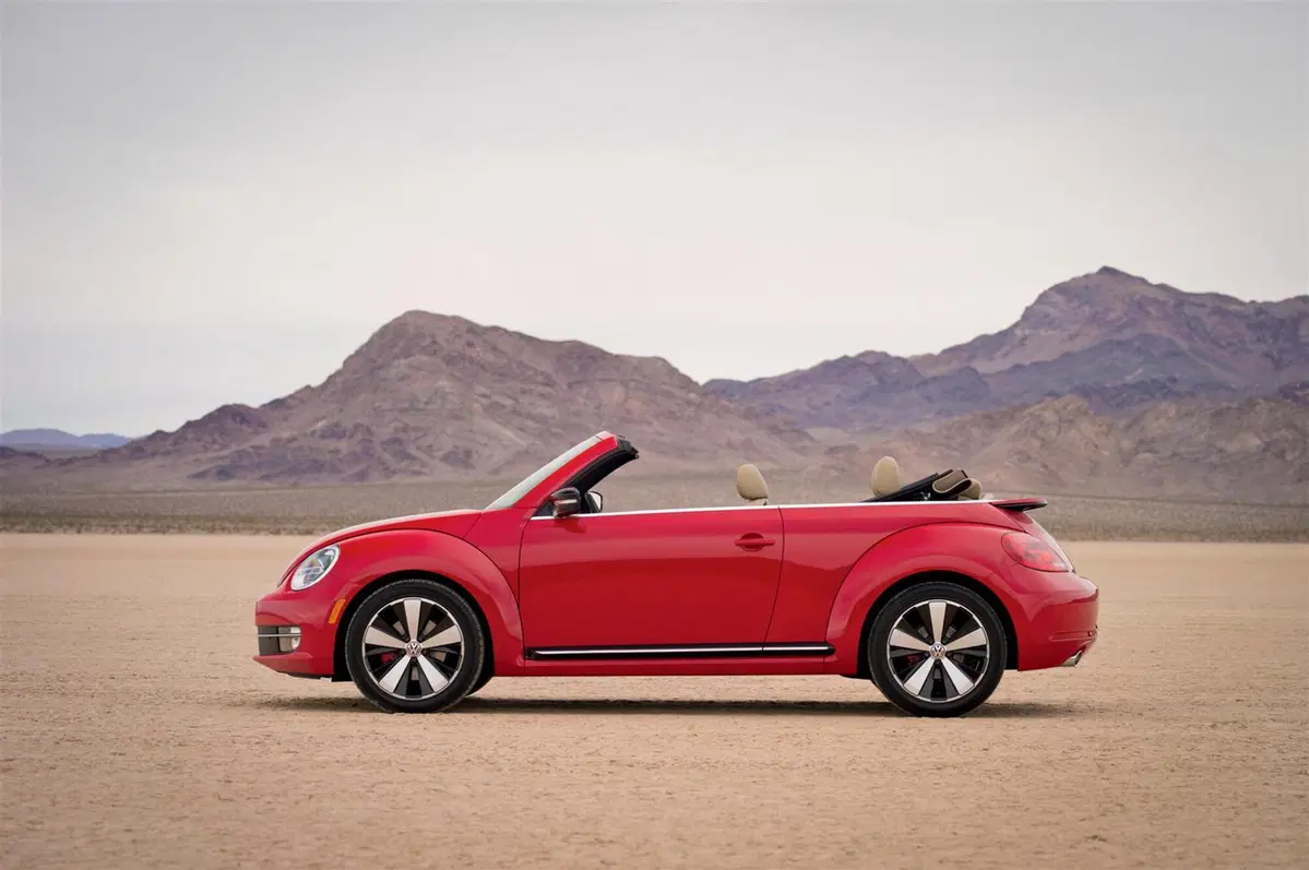 Volkswagen Maggiolino Cabrio (2012-19) (21)