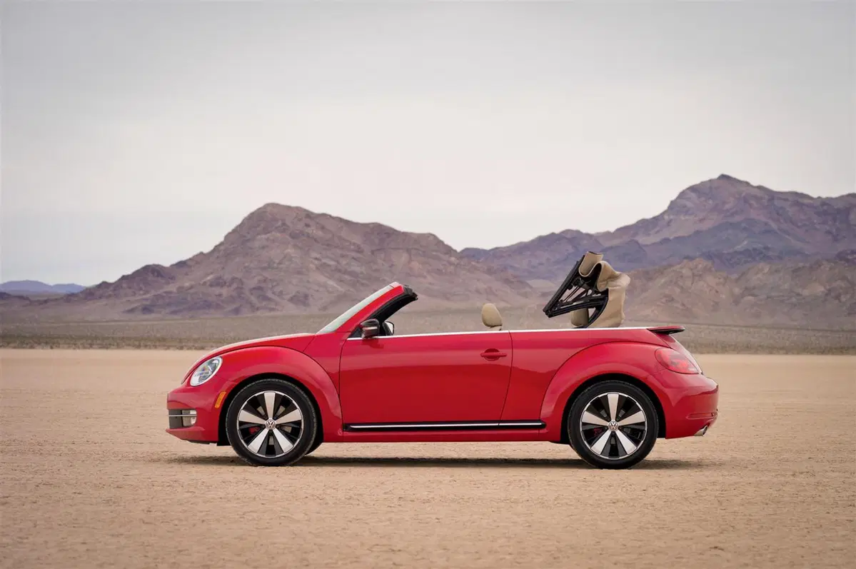 Volkswagen Maggiolino Cabrio (2012-19) (22)
