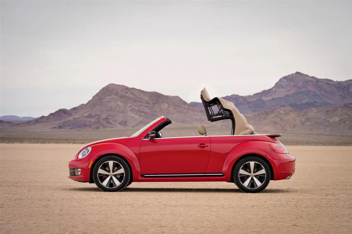 Volkswagen Maggiolino Cabrio (2012-19) (23)