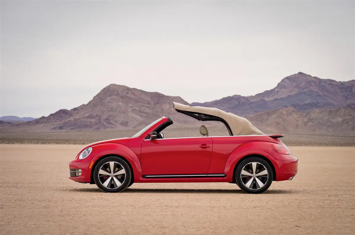 Volkswagen Maggiolino Cabrio (2012-19) (24)