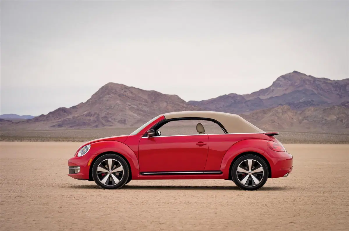 Volkswagen Maggiolino Cabrio (2012-19) (25)