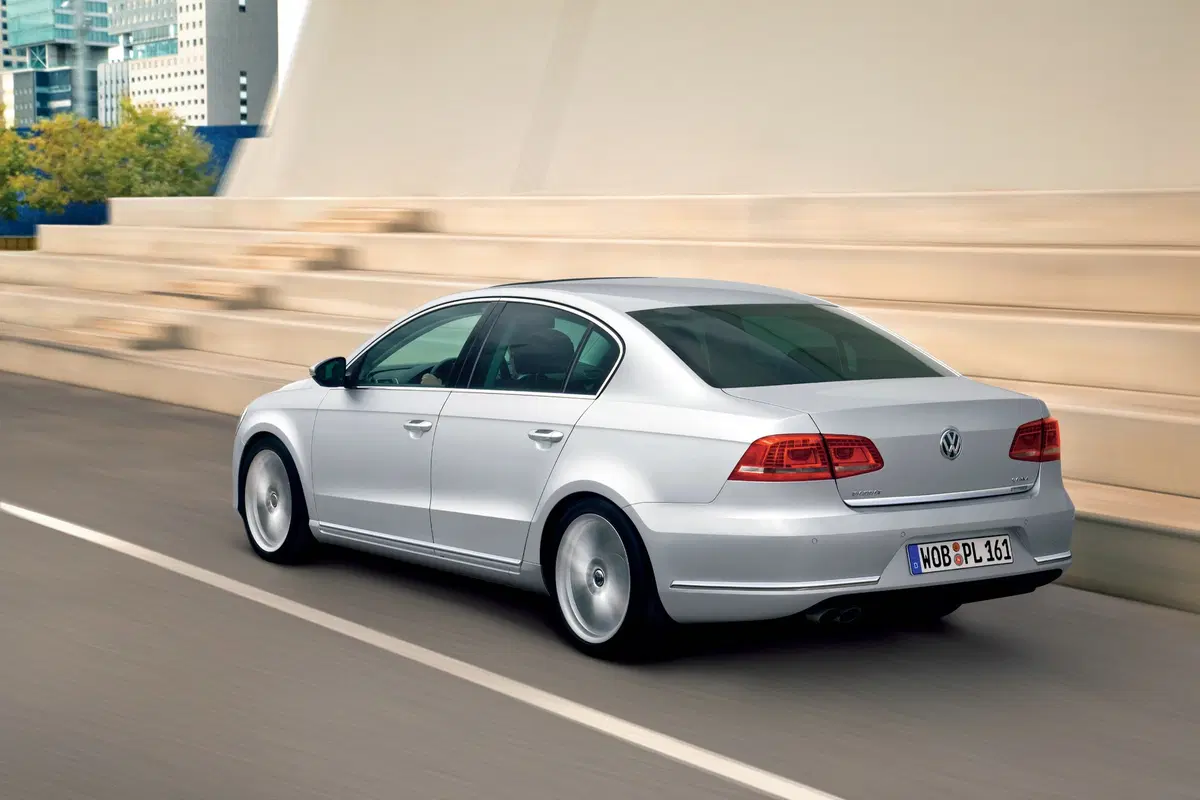 Volkswagen Passat (2010-14) (11)