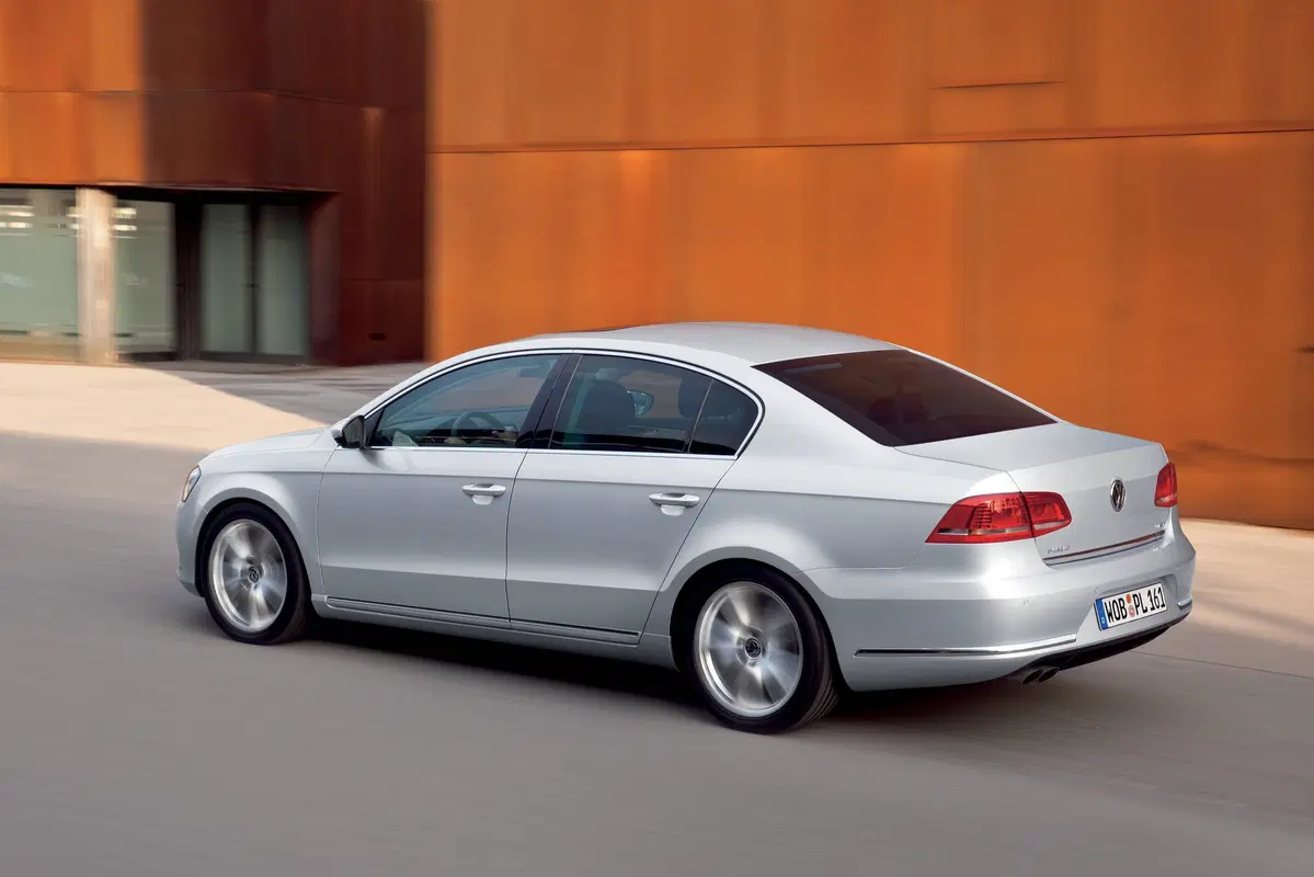 Volkswagen Passat (2010-14) (15)