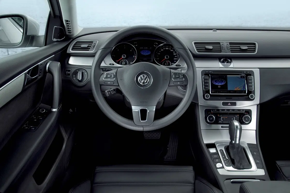 Volkswagen Passat (2010-14) (18)