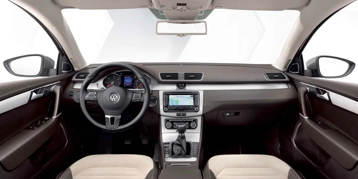 Volkswagen Passat (2010-14) (21)